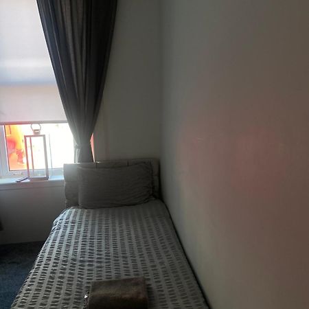 Appartement Maze Beach Getaway à Ayr Extérieur photo